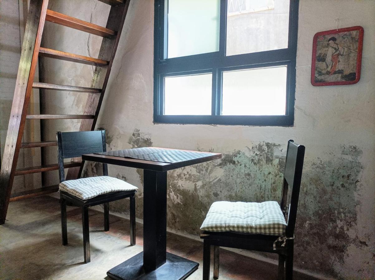 Historical Townhouse In City Center 台南 エクステリア 写真